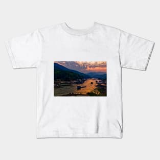 Evening mood on the Mekong in Pakbeng in Laos Kids T-Shirt